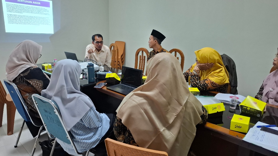 Lazis Unisia Perkuat Kapasitas Kepala Sekolah melalui Pembinaan Program Galang Madrasah